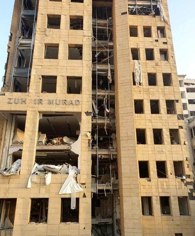 Beyrut'taki patlamada modacı Zuhair Murad'ın ofisi kullanılmaz hale geldi Beyrut'taki patlamada modacı Zuhair Murad'ın ofisi kullanılmaz hale geldi