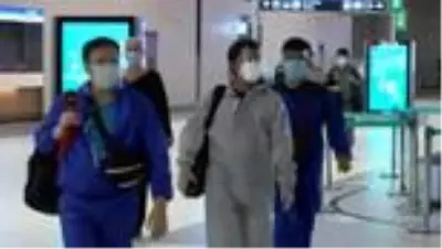 Beyrut'taki patlamanın ardından ilk yolcular Türkiye'ye geldi! Dehşet anlarının etkisini üzerlerinden atamadılar Beyrut'taki patlamanın ardından ilk yolcular Türkiye'ye geldi! Dehşet anlarının etkisini üzerlerinden atamadılar