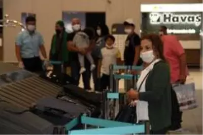 Beyrut'taki patlamanın ardından ilk yolcular Türkiye'ye geldi Beyrut'taki patlamanın ardından ilk yolcular Türkiye'ye geldi
