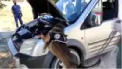 'Bobi' ile aramada kamyonette 15 kilo eroin ele geçirildi 'Bobi' ile aramada kamyonette 15 kilo eroin ele geçirildi