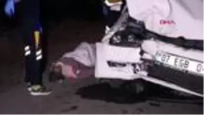 Son dakika haberi... BURDUR Otomobille traktör çarpıştı 4 yaralı Son dakika haberi... BURDUR Otomobille traktör çarpıştı 4 yaralı