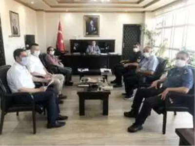 Burhaniye'de koronavirüs ile mücadele toplantısı yapıldı Burhaniye'de koronavirüs ile mücadele toplantısı yapıldı