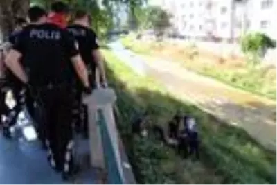 Çankırı'da çaya atlayan kadını itfaiye kurtardı Çankırı'da çaya atlayan kadını itfaiye kurtardı