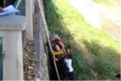 Çankırı'da çaya atlayan kadını itfaiye kurtardı Çankırı'da çaya atlayan kadını itfaiye kurtardı