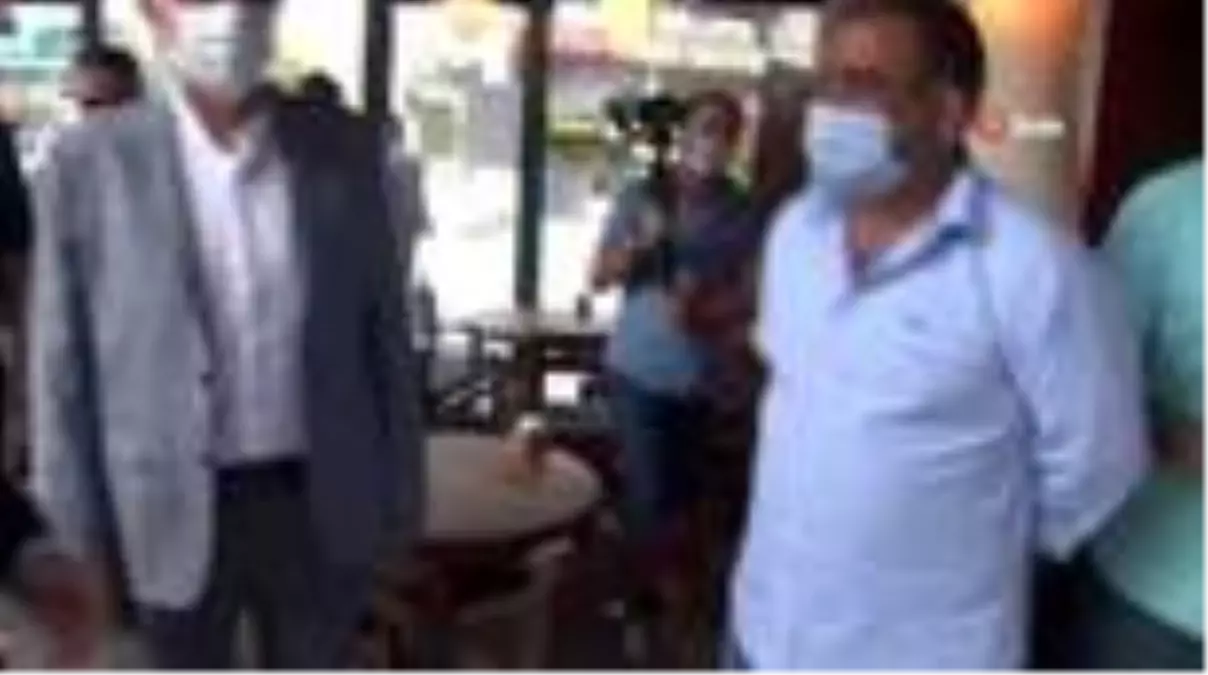 Çekmeköy'de maske ve sosyal mesafeyi ilçe protokolü denetledi