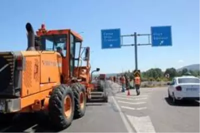 Çevre yolundaki çalışma ilçede trafiği felç etti Çevre yolundaki çalışma ilçede trafiği felç etti