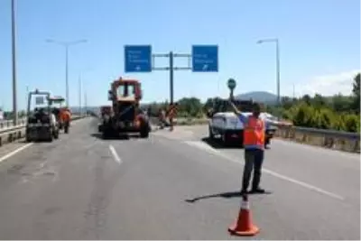 Çevre yolundaki çalışma ilçede trafiği felç etti Çevre yolundaki çalışma ilçede trafiği felç etti