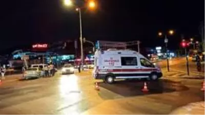 Covid-19 şüphelisi bebek ve annesini taşıyan ambulans kaza yaptı Covid-19 şüphelisi bebek ve annesini taşıyan ambulans kaza yaptı