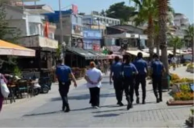 Didim'de polis ve zabıta eşliğinde korona virüs denetimi Didim'de polis ve zabıta eşliğinde korona virüs denetimi