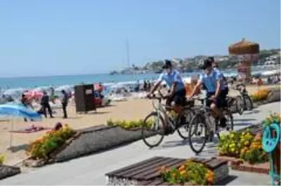 Didim'de polis ve zabıta eşliğinde korona virüs denetimi Didim'de polis ve zabıta eşliğinde korona virüs denetimi