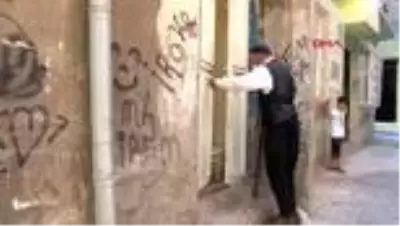 Diyarbakır'da yalnız yaşayan yaşlı adam, evlilik vaadiyle 12 bin TL dolandırıldı Diyarbakır'da yalnız yaşayan yaşlı adam, evlilik vaadiyle 12 bin TL dolandırıldı