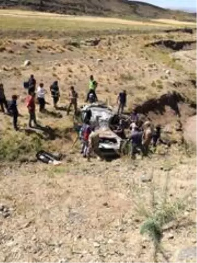 Doğubayazıt'ta trafik kazası: 3 ölü, 2 yaralı Doğubayazıt'ta trafik kazası: 3 ölü, 2 yaralı