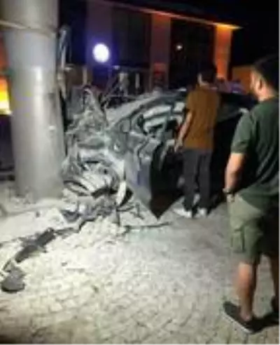 Dün otomobil aldı, gece arkadaşının aracıyla kaza yaptı: 2 ölü, 3 yaralı Dün otomobil aldı, gece arkadaşının aracıyla kaza yaptı: 2 ölü, 3 yaralı