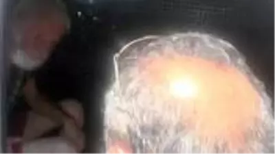 Esnaf, erkek çocuğunu istismar ettiği öne sürülen adamı yakalayıp polise teslim etti Esnaf, erkek çocuğunu istismar ettiği öne sürülen adamı yakalayıp polise teslim etti