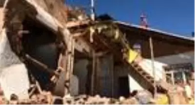 Evleri yanan aile gözyaşlarına boğuldu Evleri yanan aile gözyaşlarına boğuldu