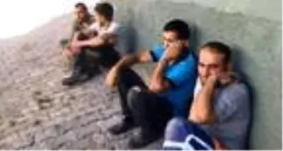 Evleri yanan aile gözyaşlarına boğuldu Evleri yanan aile gözyaşlarına boğuldu