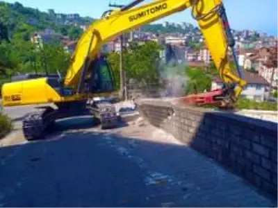 Gülüç Belediyesi yol genişletme çalışması yapıyor Gülüç Belediyesi yol genişletme çalışması yapıyor