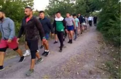 Güreşçilerden önce yürüyüş sonra kahvaltı Güreşçilerden önce yürüyüş sonra kahvaltı