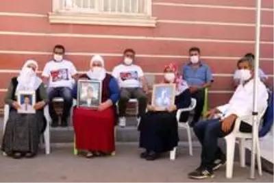 HDP önündeki ailelerin evlat nöbeti 339'uncu gününde HDP önündeki ailelerin evlat nöbeti 339'uncu gününde