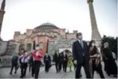 İbrahim Kalın büyükelçilerle Ayasofya Camii'ni gezdi İbrahim Kalın büyükelçilerle Ayasofya Camii'ni gezdi