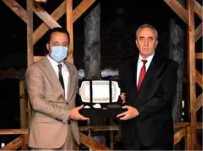 İl Jandarma Komutanı Albay Ağaoğlu ve Defterdar Şahin'e veda yemeği İl Jandarma Komutanı Albay Ağaoğlu ve Defterdar Şahin'e veda yemeği