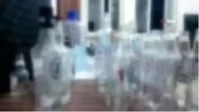 İnegöl'de sahte içki imalathanesine baskın İnegöl'de sahte içki imalathanesine baskın