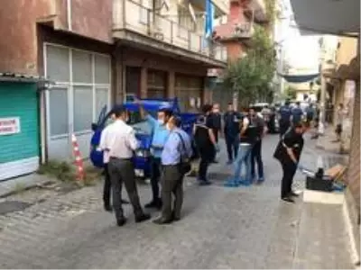 İzmir'de sokak ortasında infaz İzmir'de sokak ortasında infaz