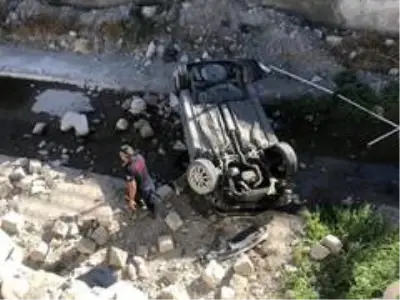 Kanala uçan otomobilde can pazarı Kanala uçan otomobilde can pazarı
