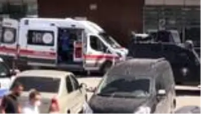 Kardeşler arasında çıkan silahlı kavgada kan aktı: 1 ölü, 2'si ağır 6 yaralı Kardeşler arasında çıkan silahlı kavgada kan aktı: 1 ölü, 2'si ağır 6 yaralı