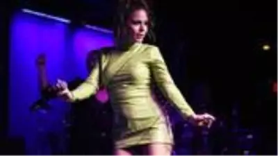 Kariyerinin ilk Harbiye Açık Hava konserini veren Simge, danslarıyla geceye damga vurdu Kariyerinin ilk Harbiye Açık Hava konserini veren Simge, danslarıyla geceye damga vurdu