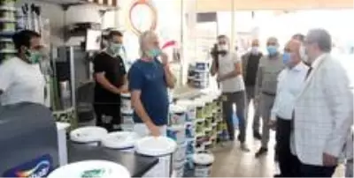 Kaymakam Sağlam, maskesiz gezenlere maske taktırdı Kaymakam Sağlam, maskesiz gezenlere maske taktırdı