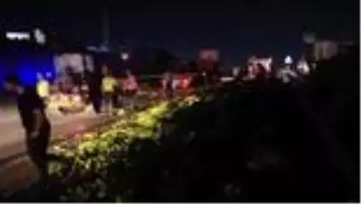 Kocaeli'de devrilen sebze yüklü tır ulaşımı aksattı