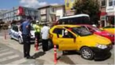 Korsan taksi, koronavirüs denetimine takıldı Korsan taksi, koronavirüs denetimine takıldı