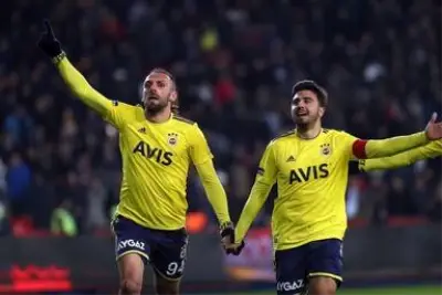 Lazio'nun 15 milyon euroluk teklifini reddeden F.Bahçe, Vedat Muriqi'i 18 milyon euro ve bonuslar karşılığında gönderecek Lazio'nun 15 milyon euroluk teklifini reddeden F.Bahçe, Vedat Muriqi'i 18 milyon euro ve bonuslar karşılığında gönderecek