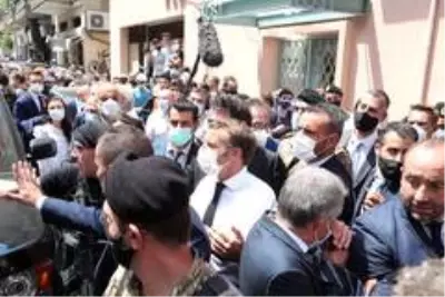 Lübnanlı kadından Fransa Cumhurbaşkanı Macron'a: 'Parayı yolsuz hükümetimize vermeyin' Lübnanlı kadından Fransa Cumhurbaşkanı Macron'a: 'Parayı yolsuz hükümetimize vermeyin'