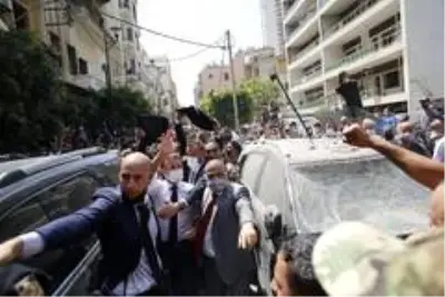Lübnanlı kadından Fransa Cumhurbaşkanı Macron'a: Lübnanlı kadından Fransa Cumhurbaşkanı Macron'a: