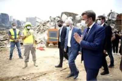 Lübnanlı kadından Fransa Cumhurbaşkanı Macron'a: 'Parayı yolsuz hükümetimize vermeyin' Lübnanlı kadından Fransa Cumhurbaşkanı Macron'a: 'Parayı yolsuz hükümetimize vermeyin'