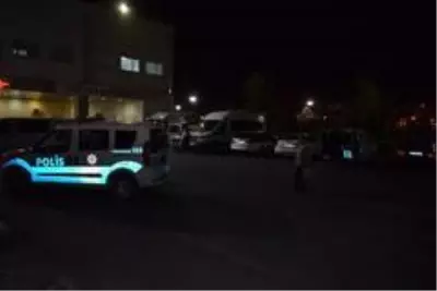 Malatya'da seyir halindeki otomobile silahlı saldırı: 1 yaralı Malatya'da seyir halindeki otomobile silahlı saldırı: 1 yaralı
