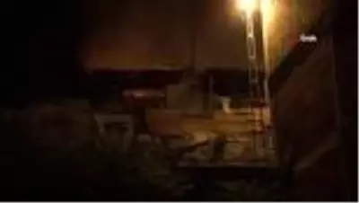 Mangaldan çıkan yangın eve sıçradı, ev kullanılamaz hale geldi Mangaldan çıkan yangın eve sıçradı, ev kullanılamaz hale geldi