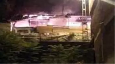 Mangaldan çıkan yangın eve sıçradı, ev kullanılamaz hale geldi Mangaldan çıkan yangın eve sıçradı, ev kullanılamaz hale geldi