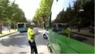 Maskesiz ticari taksiye binen yolcu ceza yemekten kurtulamadı Maskesiz ticari taksiye binen yolcu ceza yemekten kurtulamadı