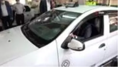 Mesafe kuralına uymayan yolcuya başkan şoku Mesafe kuralına uymayan yolcuya başkan şoku
