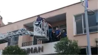 Son Dakika | Metruk iş yerinde iki gurup arasında silahlı kavga: 2 yaralı Son Dakika | Metruk iş yerinde iki gurup arasında silahlı kavga: 2 yaralı