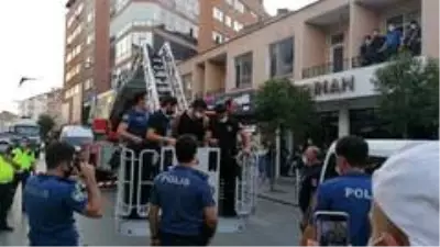 Son Dakika | Metruk iş yerinde iki gurup arasında silahlı kavga: 2 yaralı Son Dakika | Metruk iş yerinde iki gurup arasında silahlı kavga: 2 yaralı