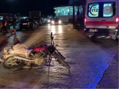 Motosikletler birbirlerine çarptı: 3 yaralı Motosikletler birbirlerine çarptı: 3 yaralı