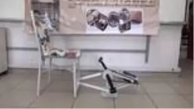 Oturduğu yerde hem spor yapıyor hem de elektrik üretiyor Oturduğu yerde hem spor yapıyor hem de elektrik üretiyor