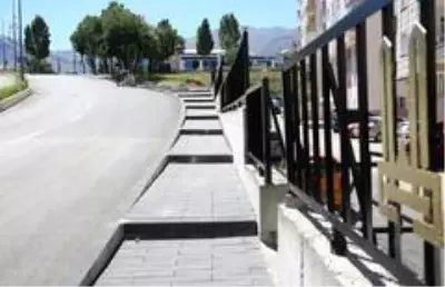 Palandöken Caddesi'ne Büyükşehir eli değdi Palandöken Caddesi'ne Büyükşehir eli değdi