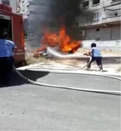 Son dakika! Park halindeki otomobil alev alarak küle döndü Son dakika! Park halindeki otomobil alev alarak küle döndü