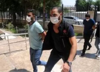 Şampuan kutusunda uyuşturucu saklayan 2 kişi tutuklandı Şampuan kutusunda uyuşturucu saklayan 2 kişi tutuklandı