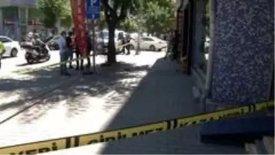 Sokak ortasında silahlı saldırı: 1 yaralı Sokak ortasında silahlı saldırı: 1 yaralı